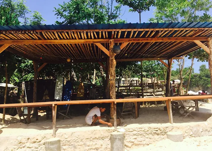 ゲストハウス Santai Warung Bali ジンバラン